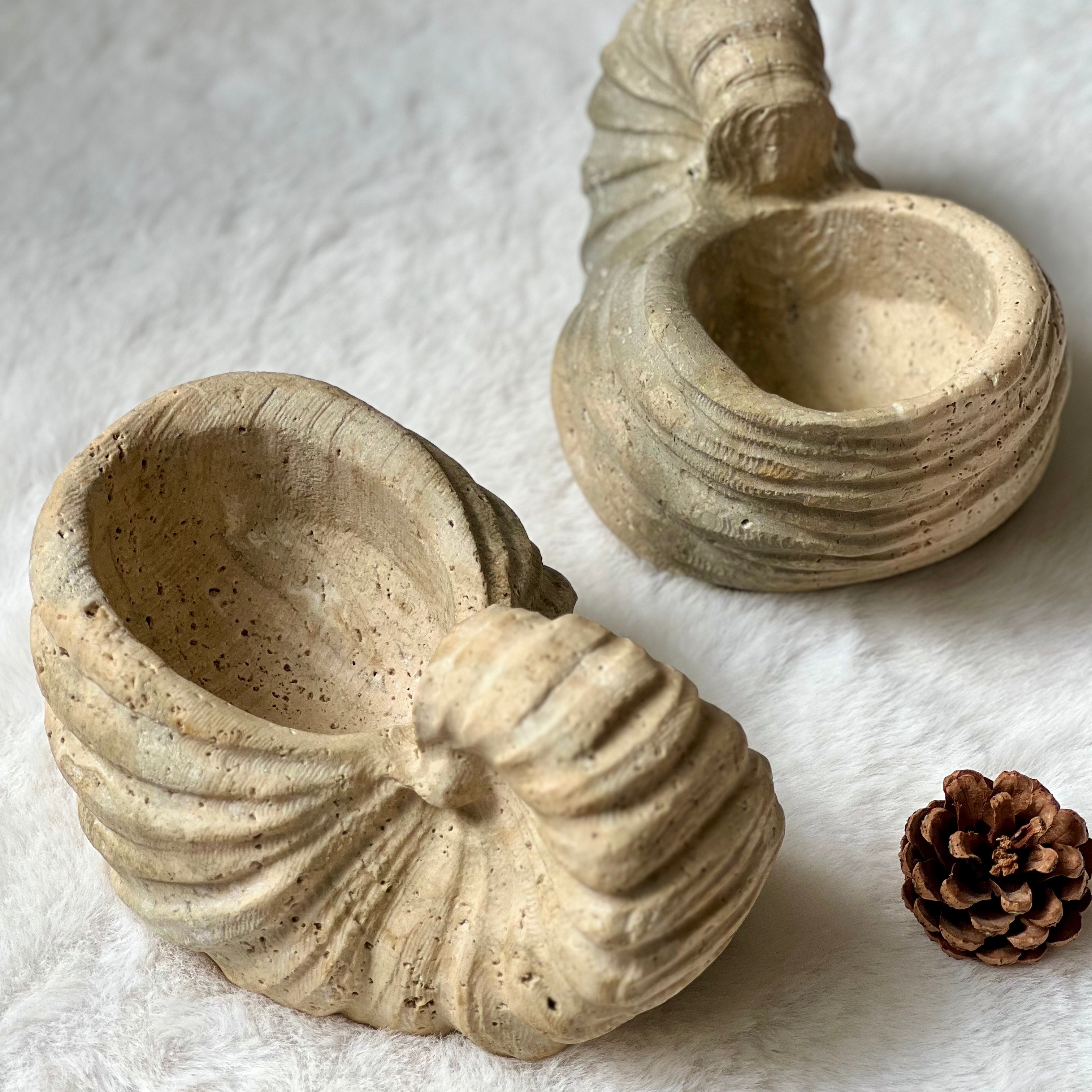 Natural Silver-Gray Travertine Conch Ornament