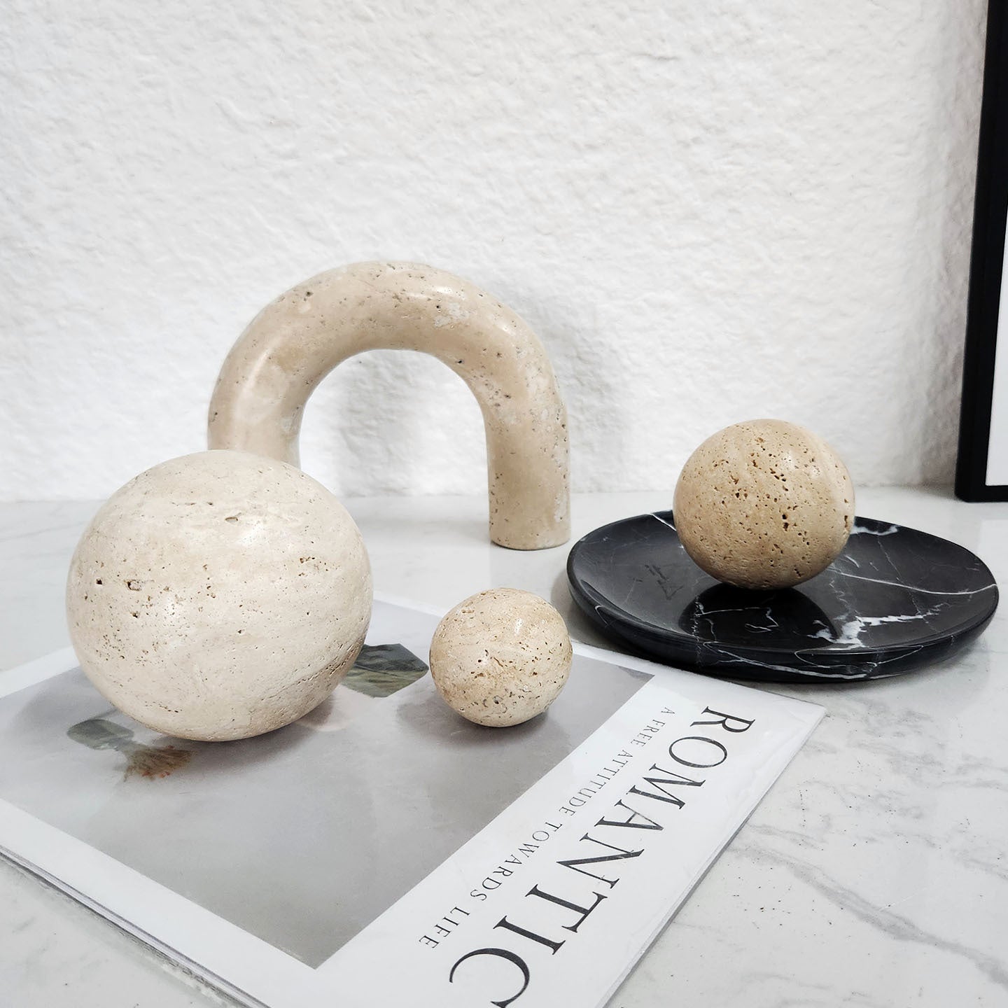Natural Marble Yellow Travertine Geometric Round Stone Ornament